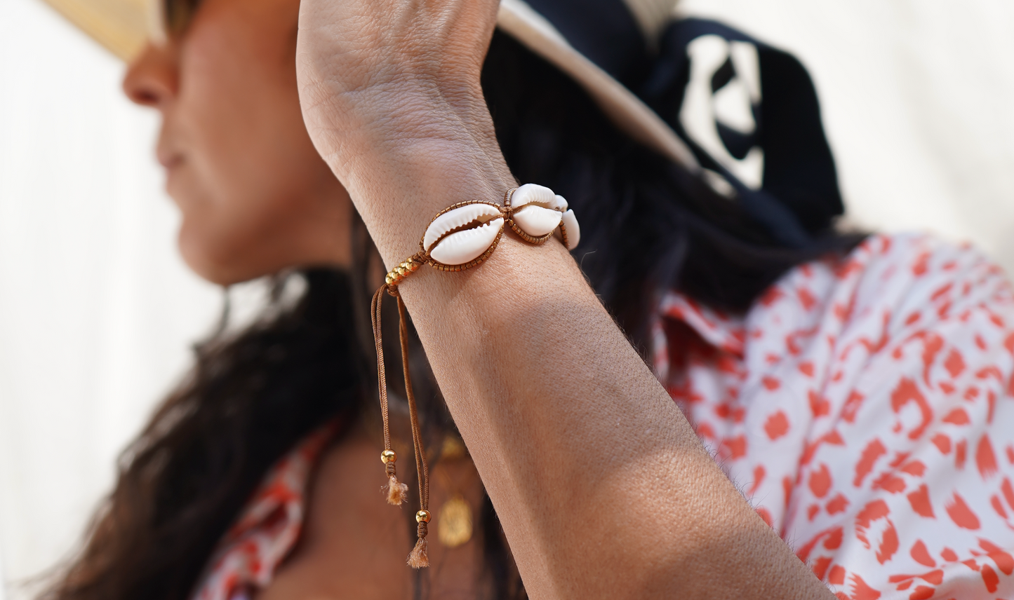 MIYUKI BEADED COWRIE SHELL BRACELET