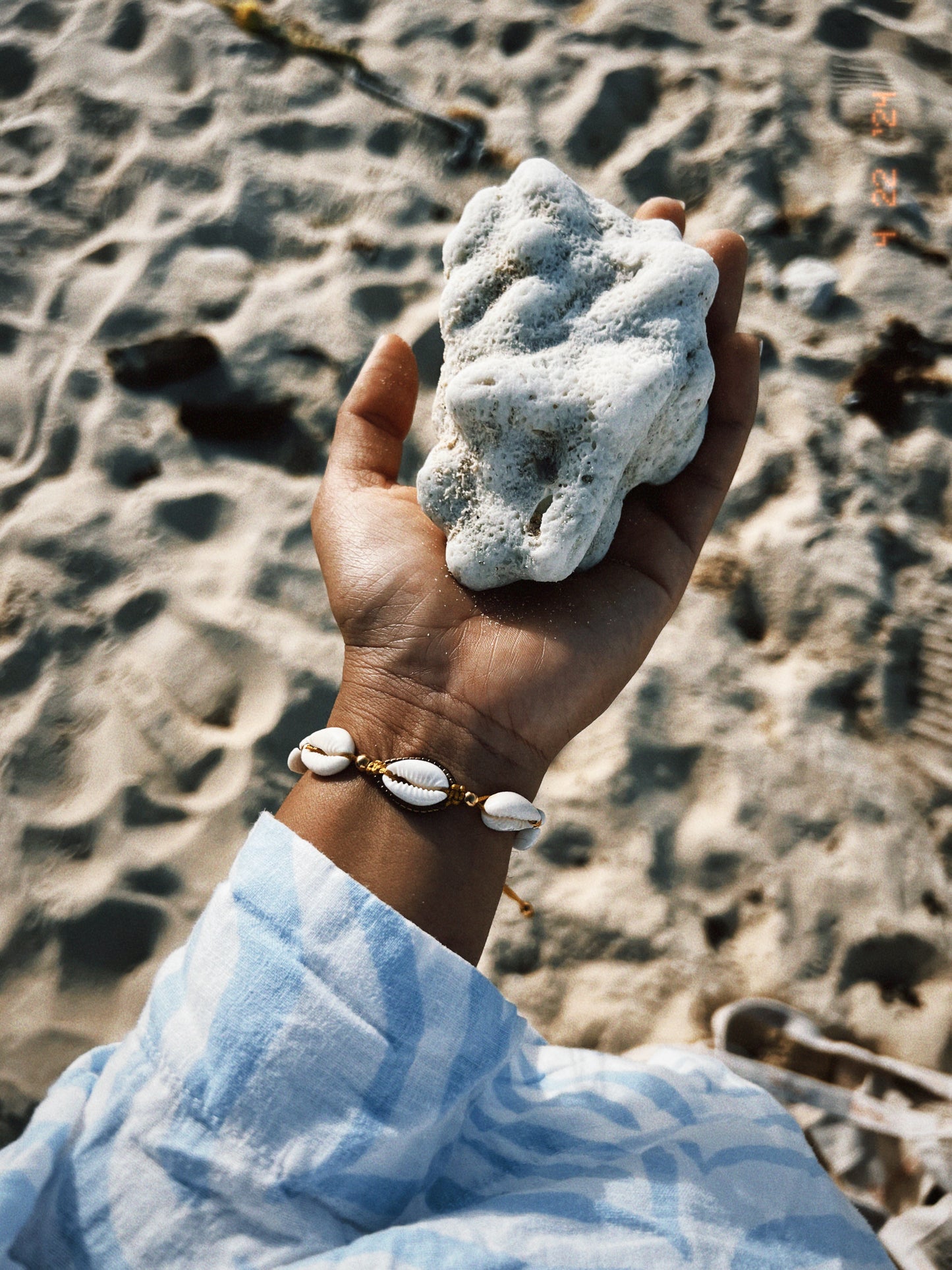 FIJI ISLAND COWRIE SHELL BRACELET